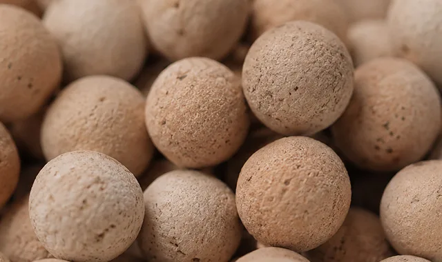 Krupni plan prirodnih mineralnih kamenova vrućih izvora Anespe